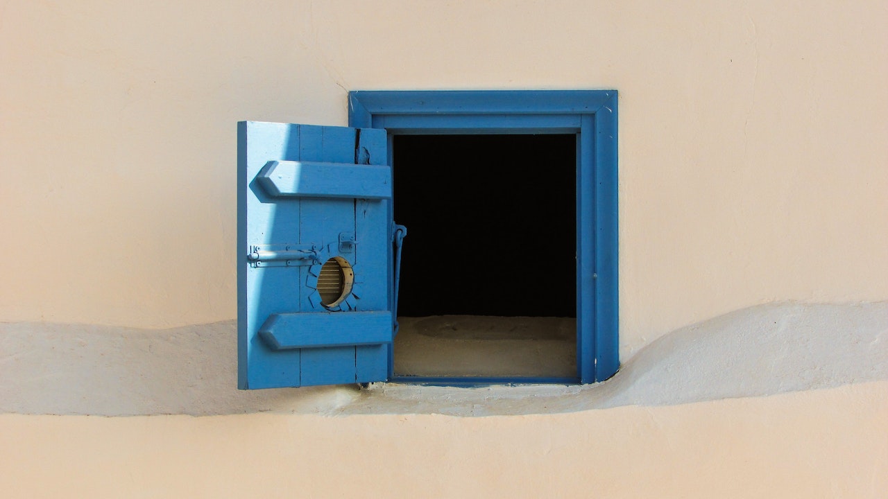A charming door opening, featuring an adorable design that adds a welcoming and playful touch, enhancing accessibility and visual appeal for all customers.